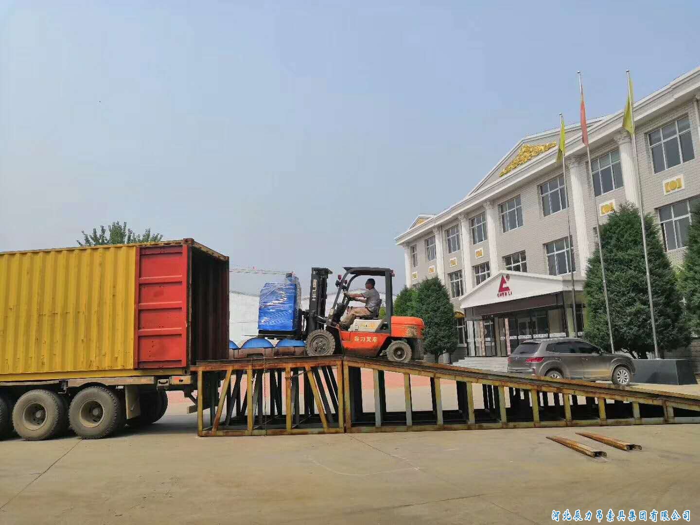 鋼絲繩纏放繩機器，鋼絲繩索具壓制機器，集體裝柜發(fā)貨